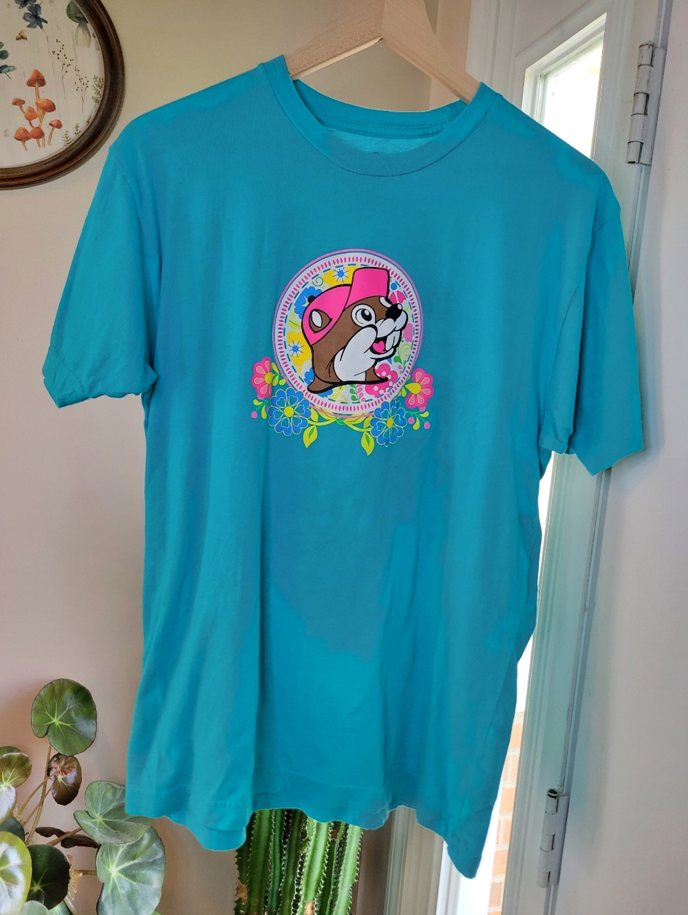 Buc-ee's Beaver Graphic Printed Blue Floral Accent Tshirt, Size Womens Medium